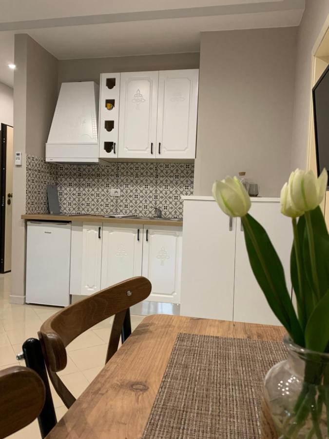 Girasole Apartments Vlorë Esterno foto