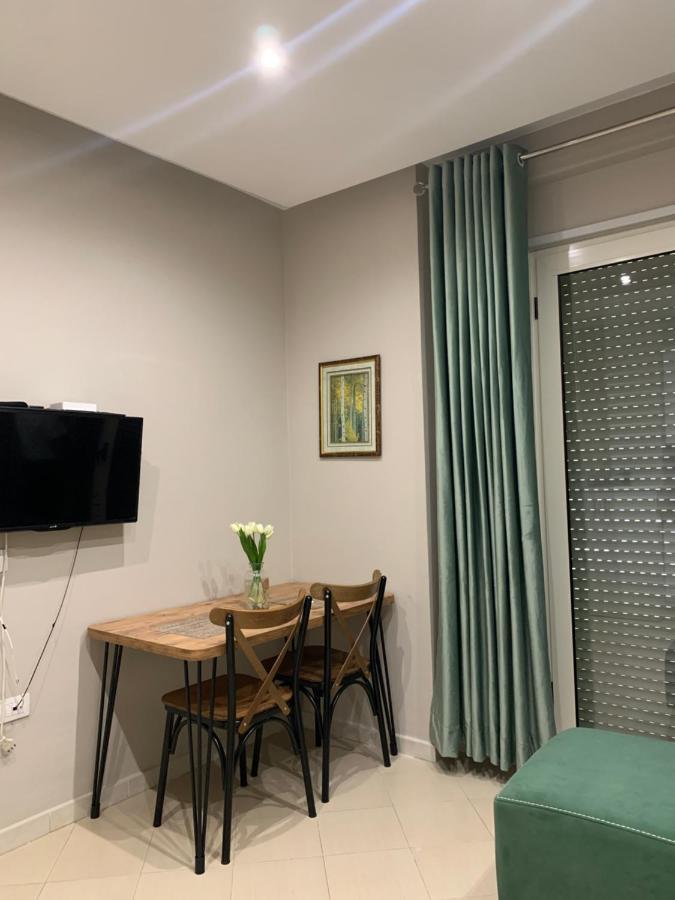Girasole Apartments Vlorë Esterno foto
