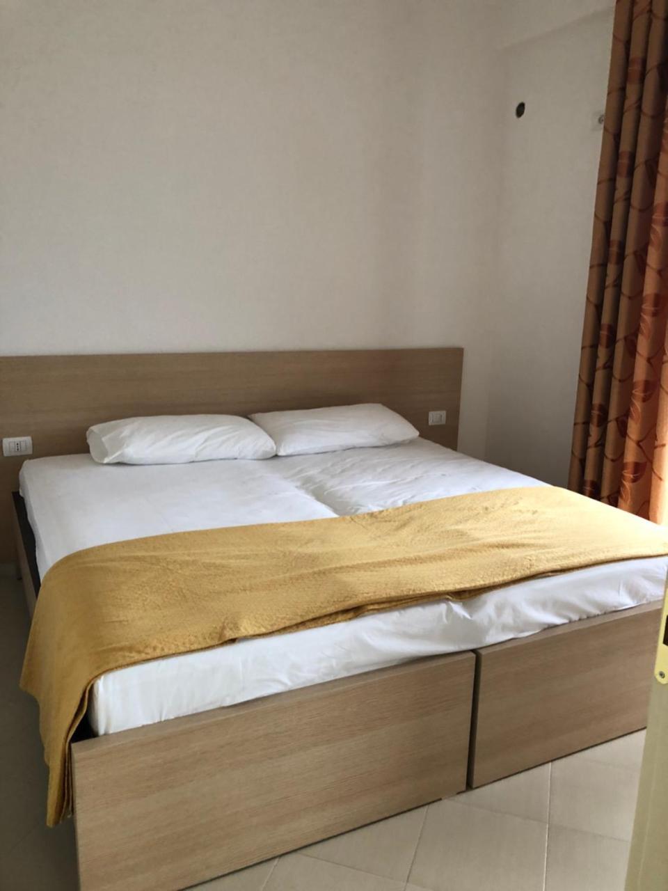 Girasole Apartments Vlorë Esterno foto
